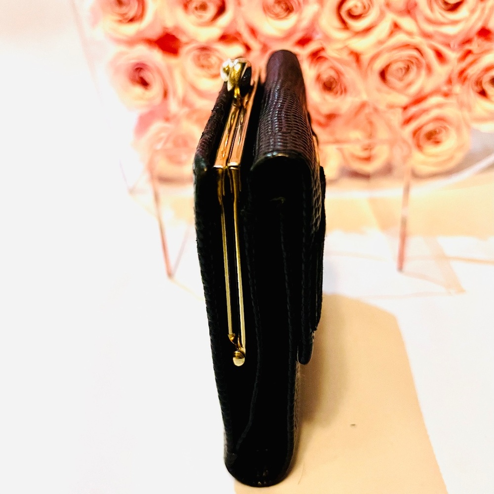 🌺Authentic Salvatore Ferragamo Kiss Lock Wallet - Picture 3 of 10